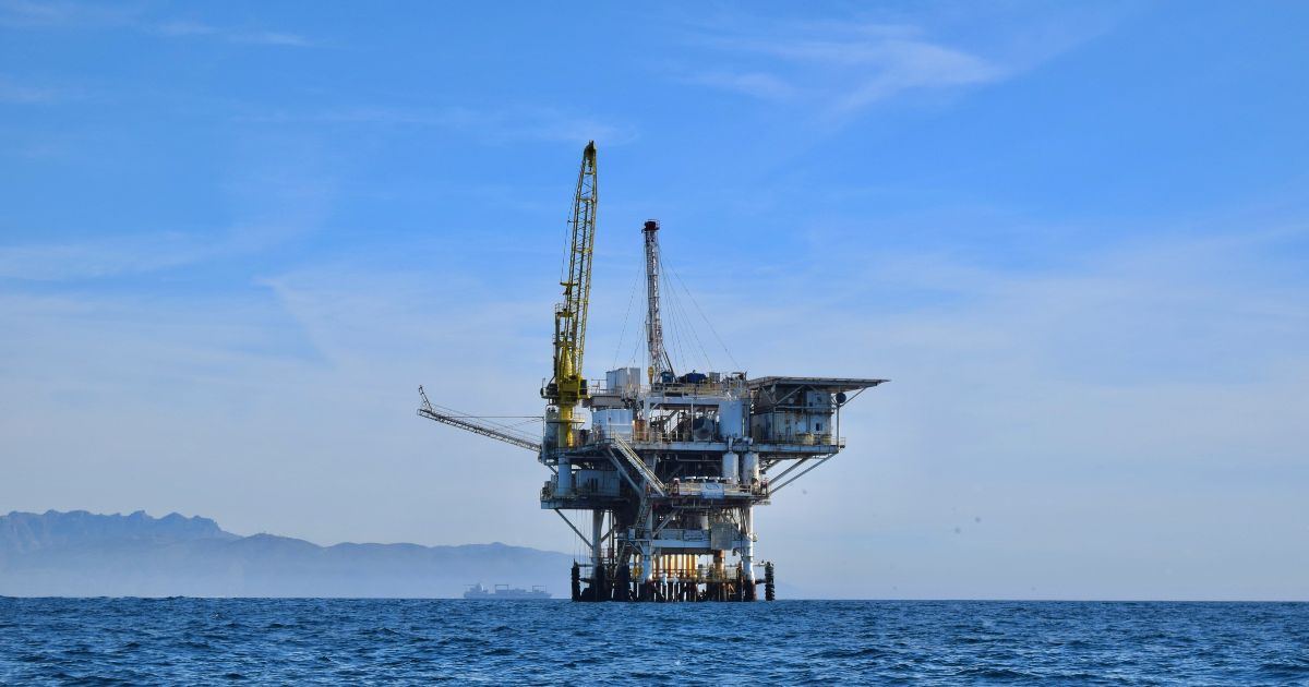 Oil Soars on Risk of Iran